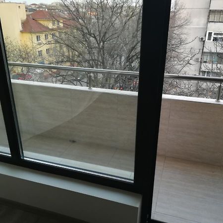 Lovely 3-Bedroom Apartment For 7 Ppl At The Centre Varna Esterno foto