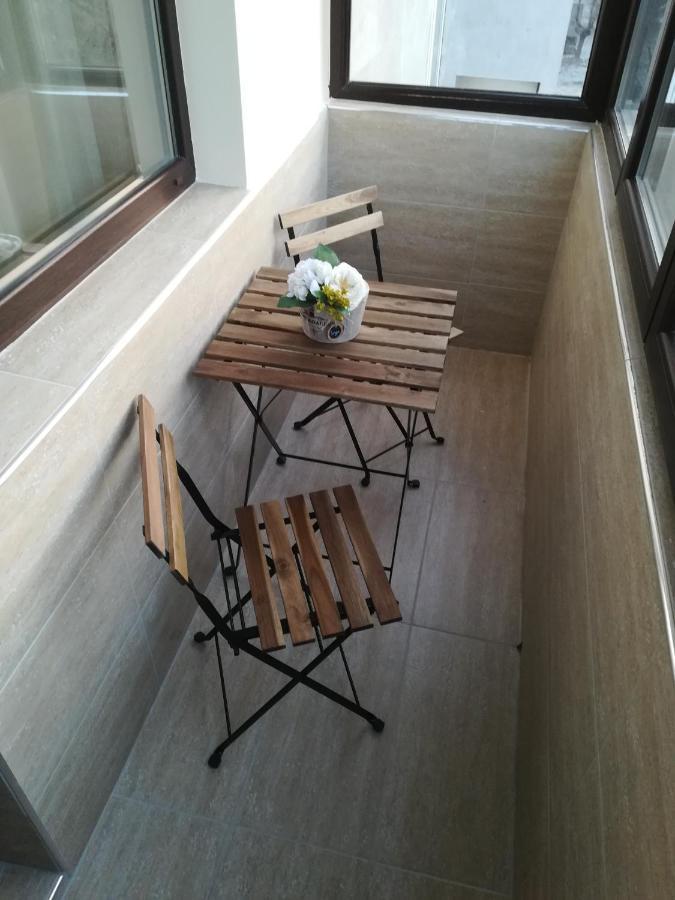 Lovely 3-Bedroom Apartment For 7 Ppl At The Centre Varna Esterno foto